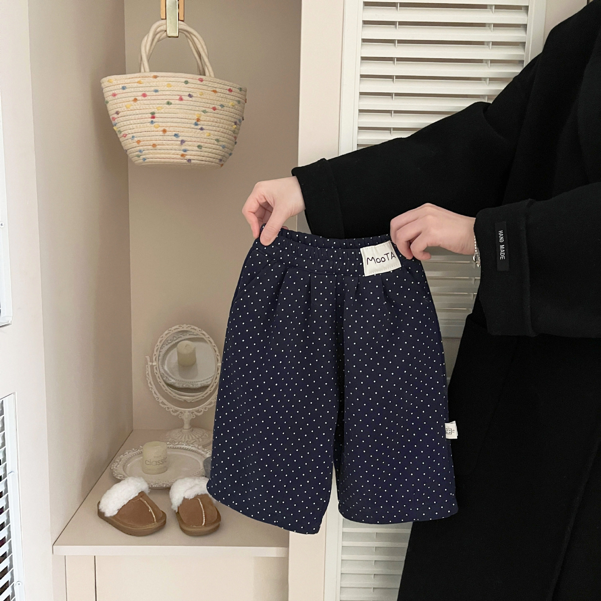 女童森系洋气波点加绒裤子秋冬季新款宝宝宽松加厚直筒裤保暖长裤