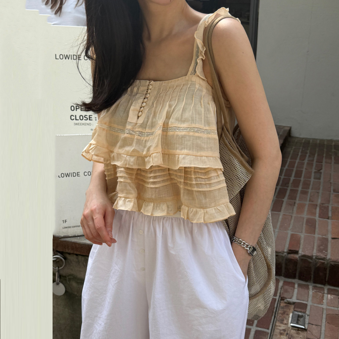 韩国东大门甜美减龄宽松镂空刺绣荷叶花边短款休闲吊带背心衬衫女