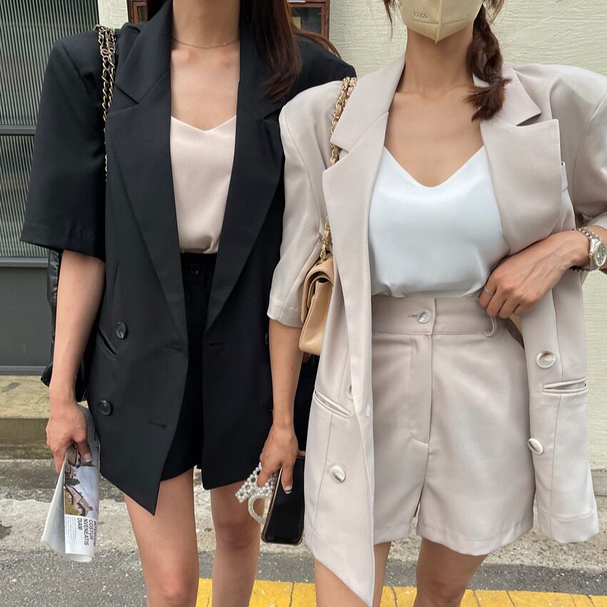 韩国设计感后开叉西装+短裤套装