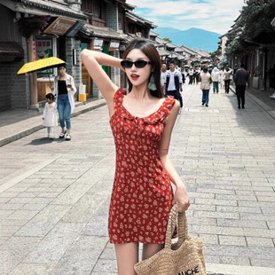法式复古红色碎花吊带连衣裙女夏季2025新款小个子收腰显瘦短裙子
