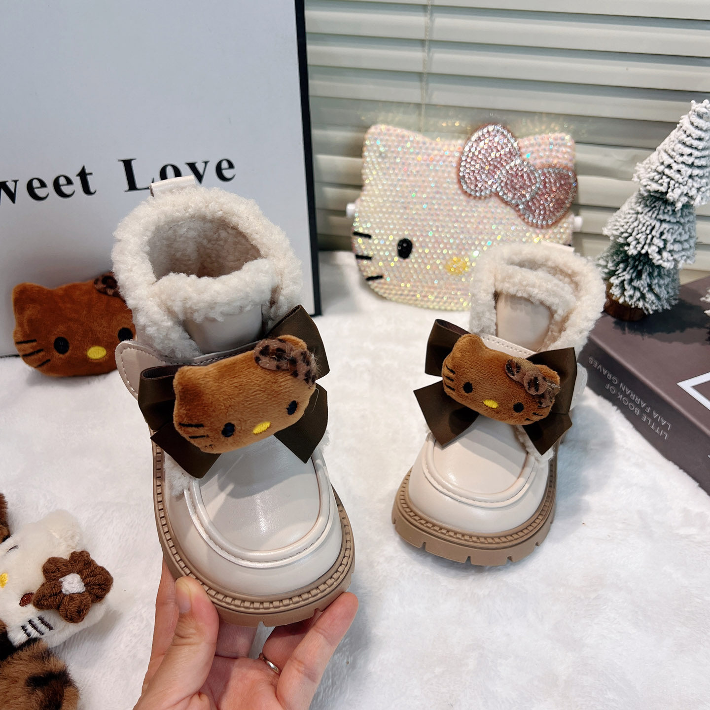 女童大棉马丁靴女款2025新款冬季加绒加厚棉鞋儿童防滑防水雪地靴