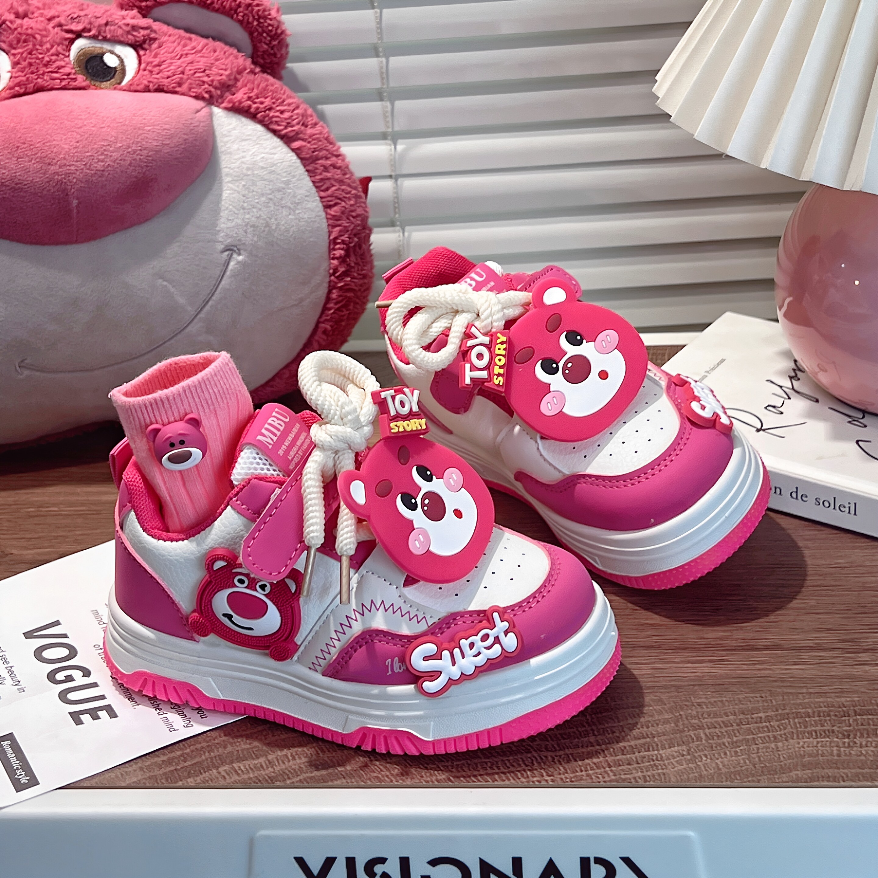 女孩玫红低帮板鞋女宝小童春秋季轻便运动鞋儿童女款皮面女童鞋子