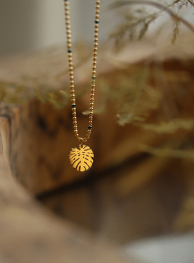 设计感~彩珠热带植物树叶元素龟背竹蕨类彩珠项链钛钢镀K金