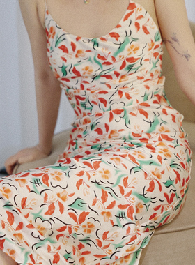 sibleu法式连衣裙小众设计初秋氛围感穿搭真丝碎花露背鱼尾包臀