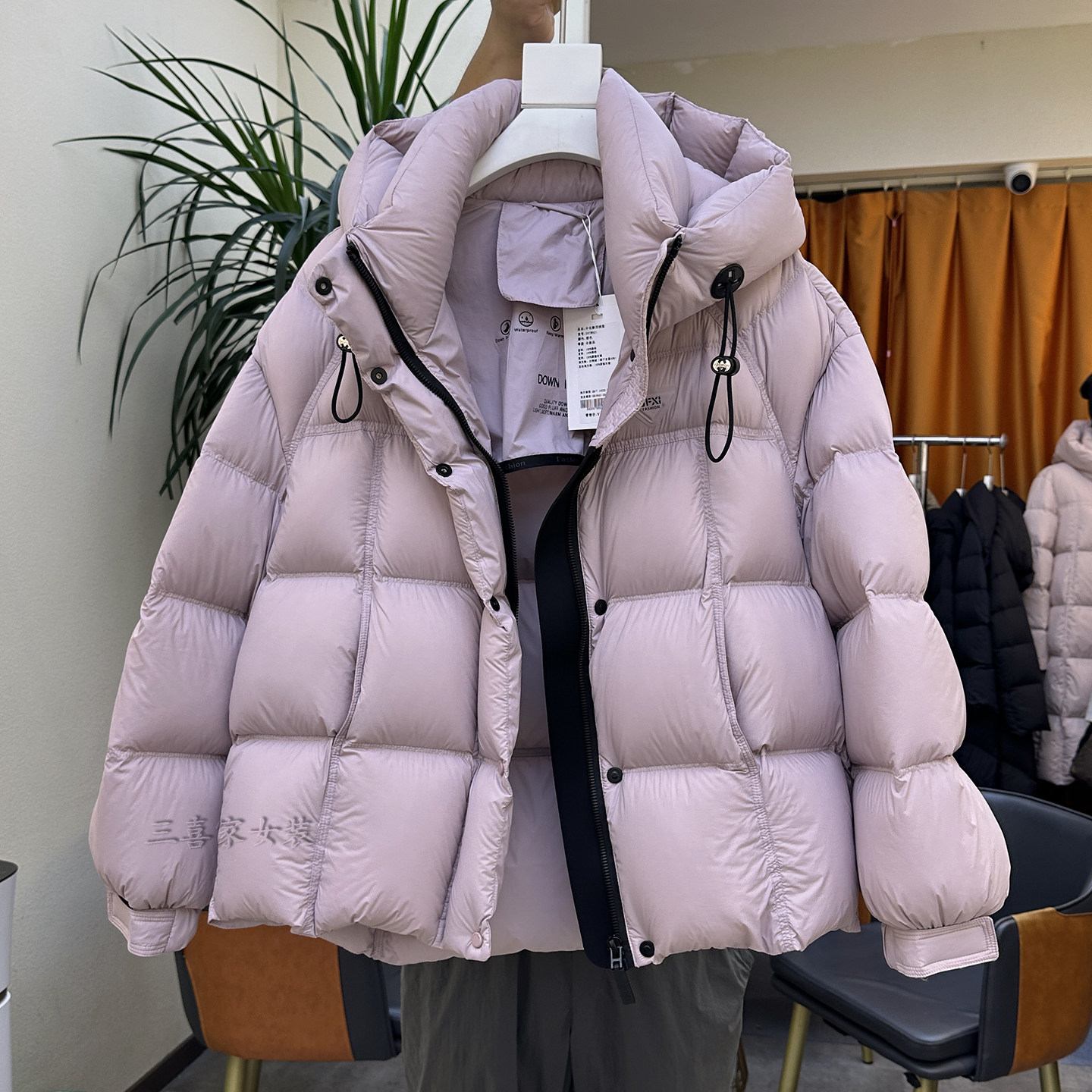 95%白鸭绒连帽加厚羽绒服女短款