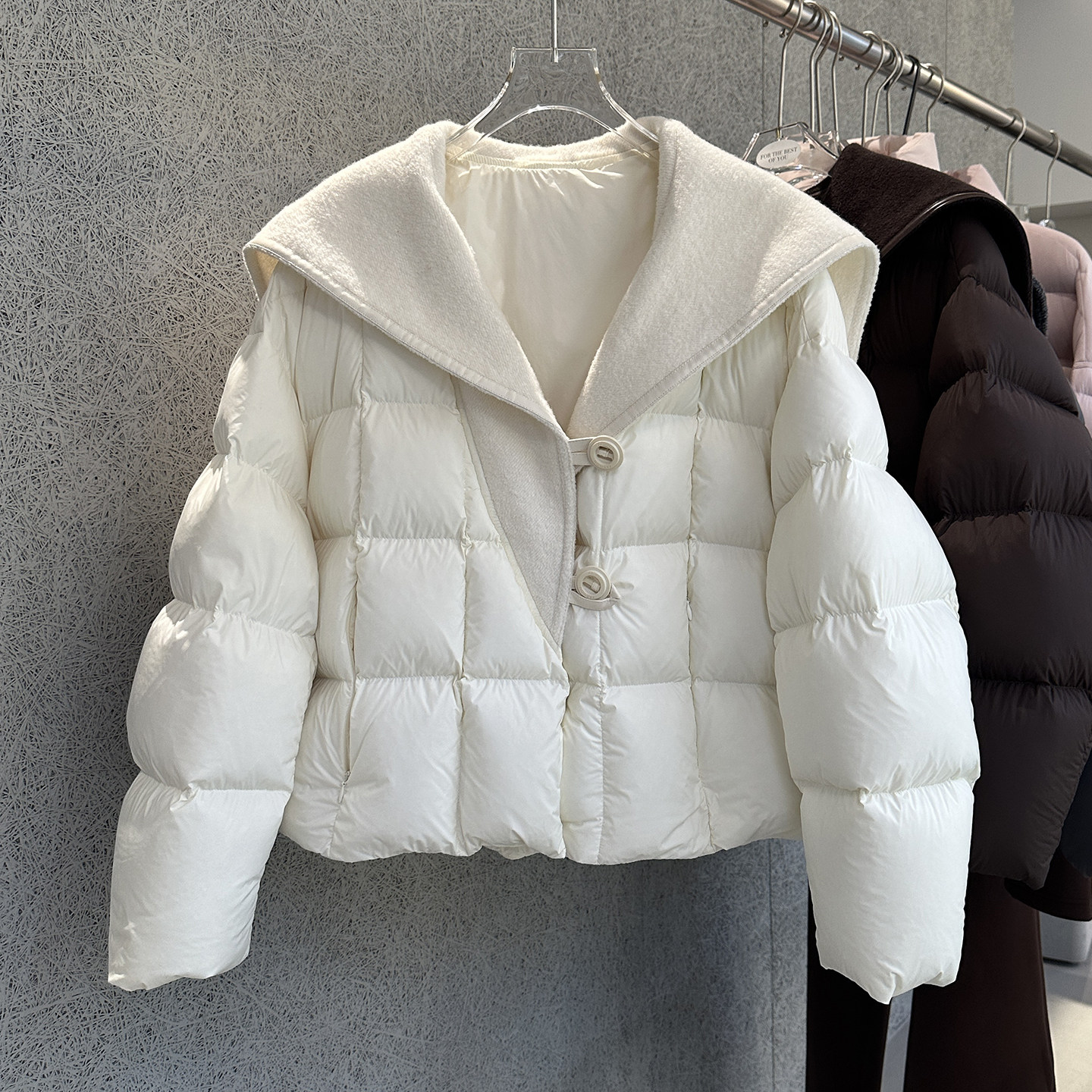 90白鸭绒大翻领短款羽绒服女外套