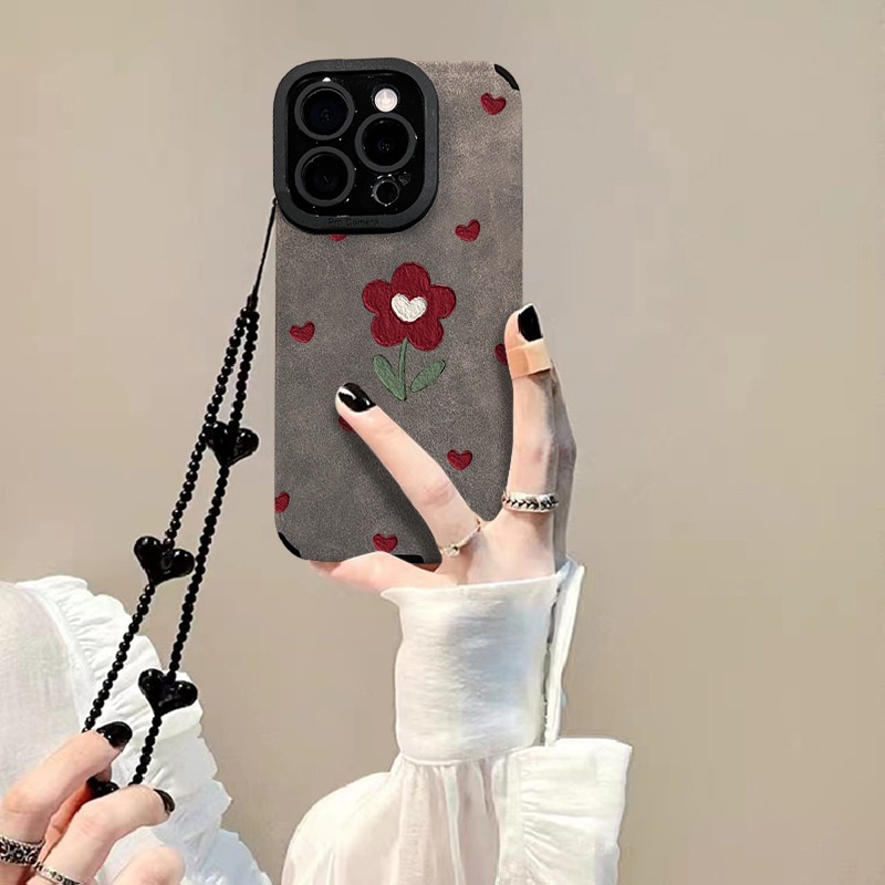 2025爱心小红花手链适用苹果16pro翻毛皮手机壳15精孔防摔14硅胶