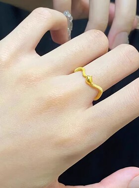 黄金色灵蛇戒指女小众设计时尚个性生肖蛇形戒子生日礼物送女朋友