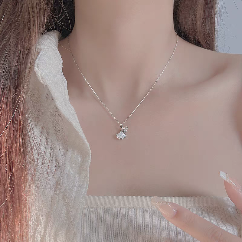 S925纯银银杏叶项链女生轻奢高级小众设计感锁骨链2025新款送闺蜜