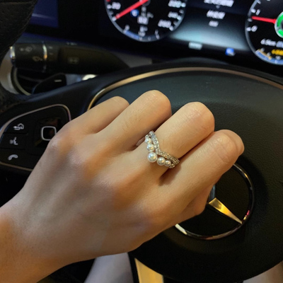 宋慧乔约瑟芬同款皇冠珍珠V形戒指女小众设计轻奢高级感叠戴尾戒