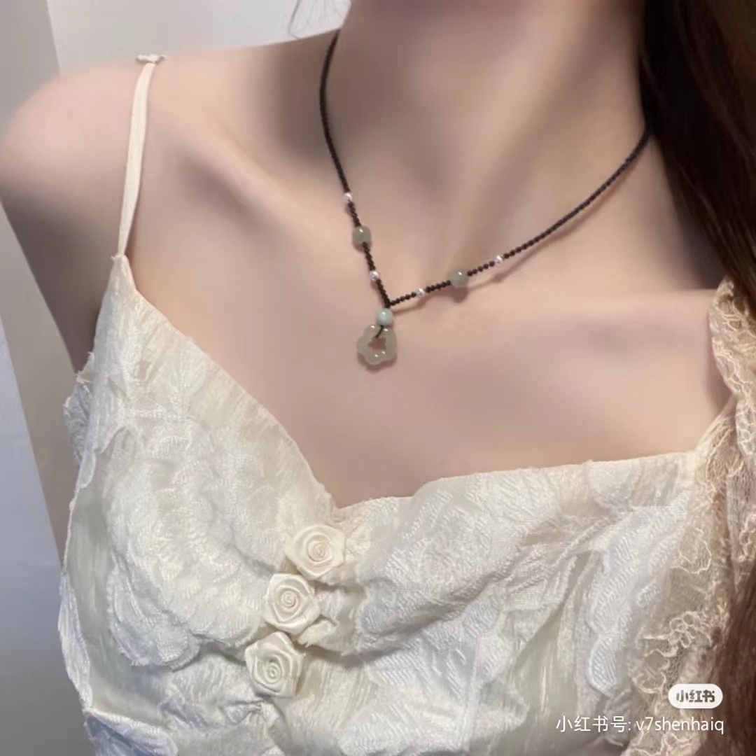 和田玉项链女2023新款爆款毛衣链轻奢小众高级感秋冬绳子吊坠绳