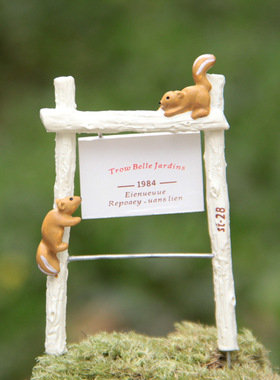 卡通创意立体树脂松鼠指示牌园艺园艺多肉花插插件居家装饰