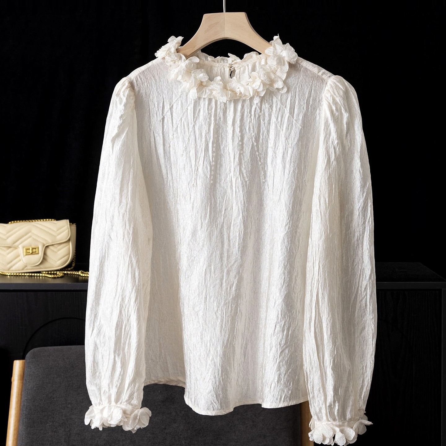 甜美温柔风~薄款花朵花边长袖高端简约洋气套头衬衣C14422