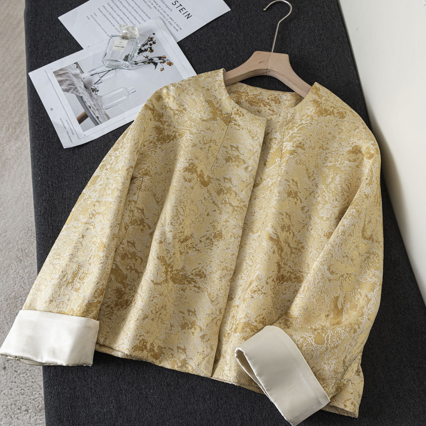 2025新款 外套重工立体浮雕提花 新中式撞色翻边袖圆领 W05218