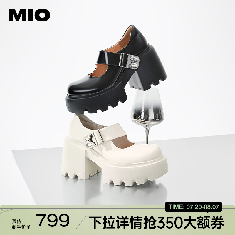奶油光泽帮面  顺滑亮面合成革材质