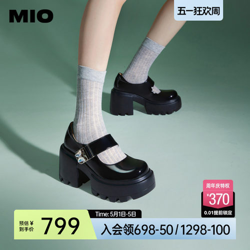 奶油光泽帮面  顺滑亮面合成革材质