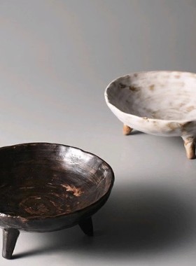 粉引三足高脚果盘创意现代零食点心碟个性陶瓷茶点盘禅意茶道摆件