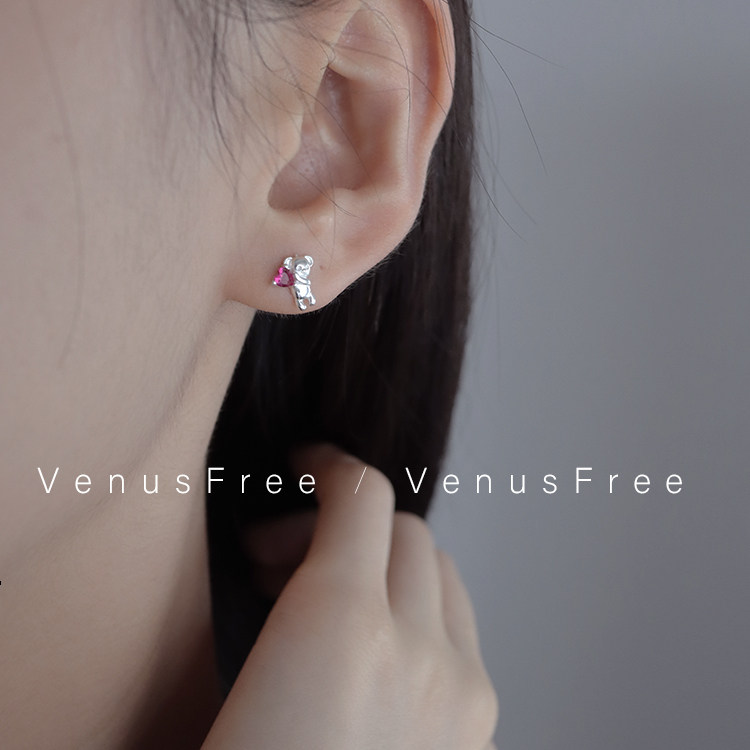 VenusFree韩国小熊手捧爱心925纯银粉钻白日常精致防过敏耳钉耳环