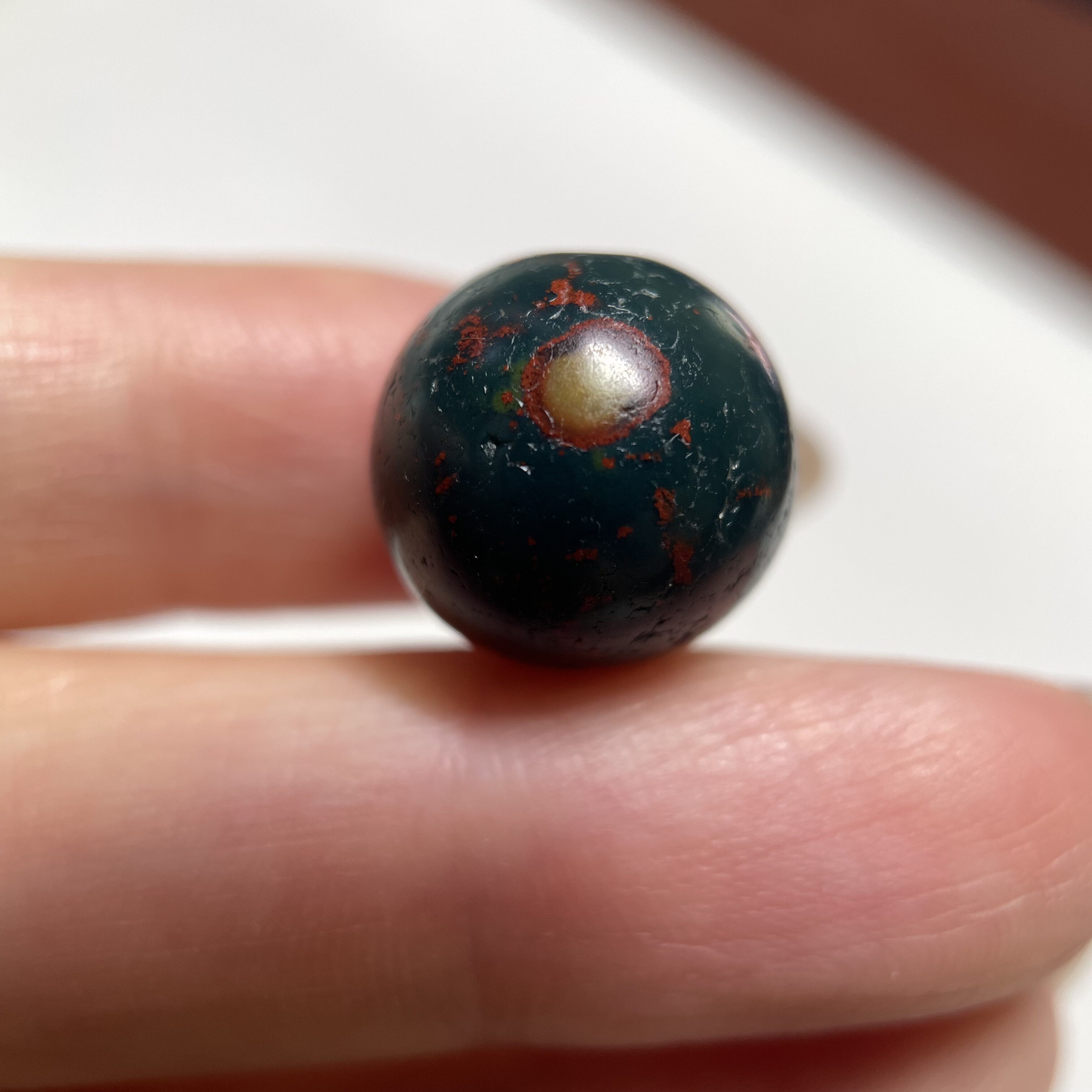 藏传百年高油高润带眼睛满朱砂绿玛瑙圆珠13.7mm 多宝老珠 1388