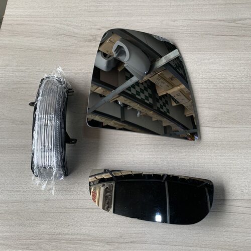 上汽大通V90倒车镜转向灯新款V80反光镜灯大小镜片后视镜边灯配件