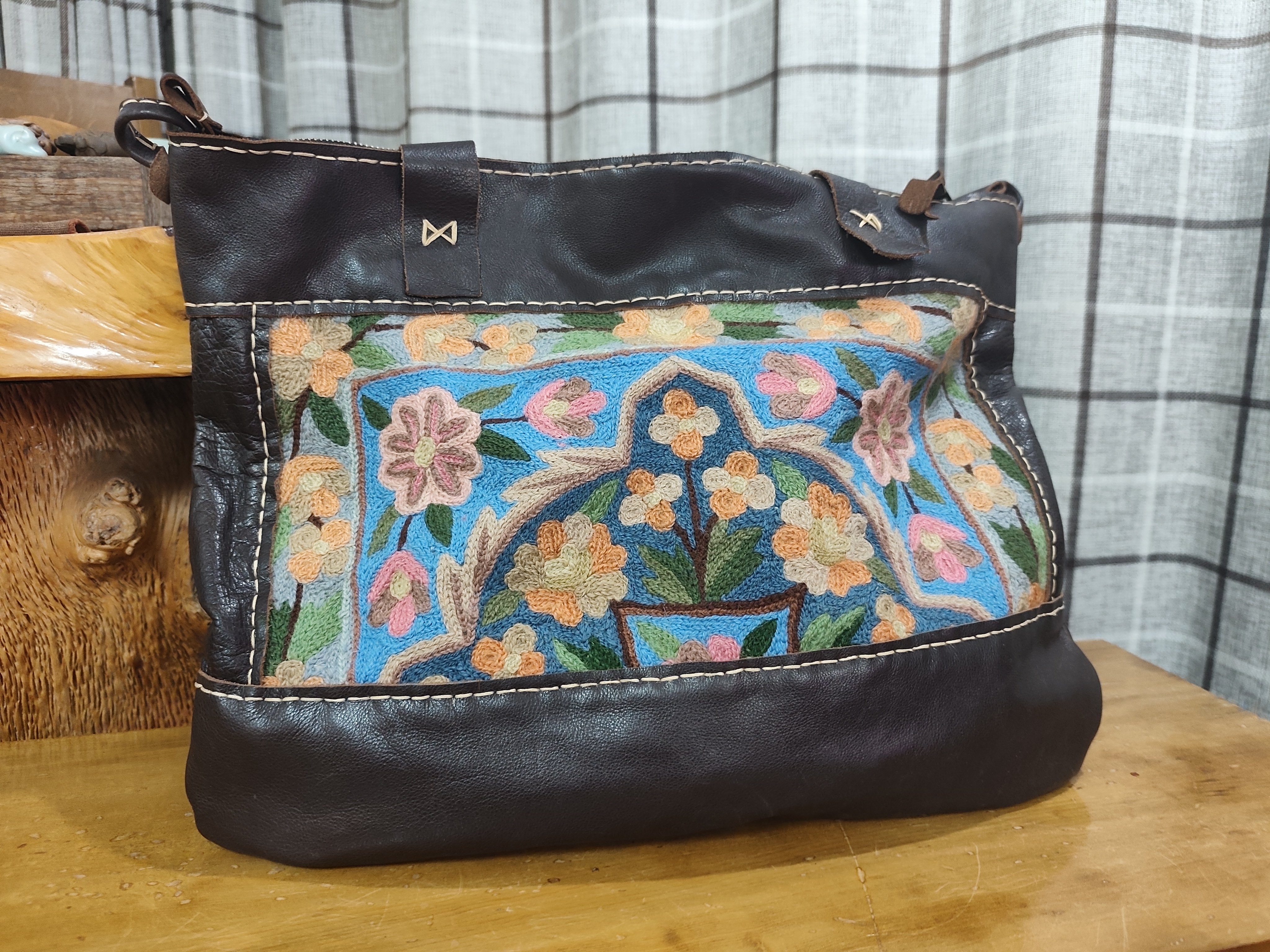 谜篱原创设计纯手工缝制尼泊尔羊绒绣花片拼贴头层牛皮大挎包