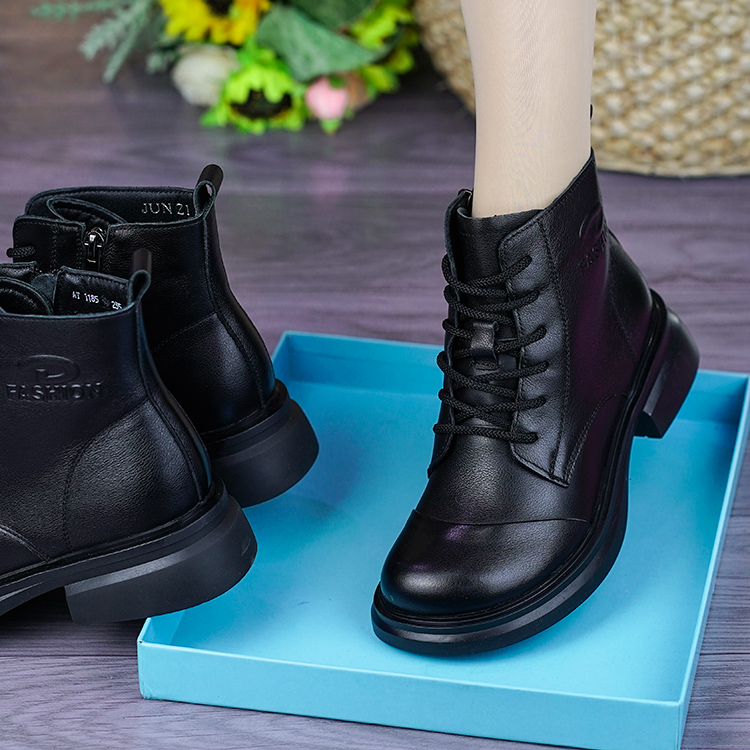 真皮粗跟软底软面舒适时尚马丁靴