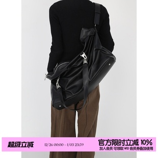 黑色大容量单肩短途旅行包包 赛司褶皱感街头斜挎包 简着 原创