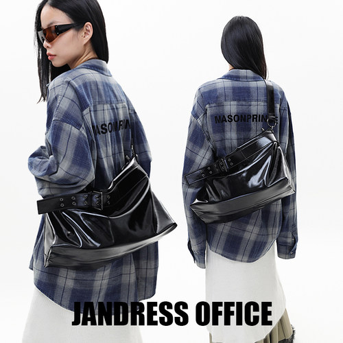 简着®原创穆肯斯暗黑皮扣托特包