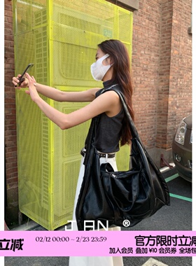 【简着】黑色双肩带暗黑甜辣妹风街头托特包百搭大容量包包斜挎包