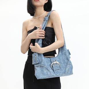 牛仔蓝小众复古辣妹铆钉机车通勤单肩斜挎包 西部洛克 简着 原创