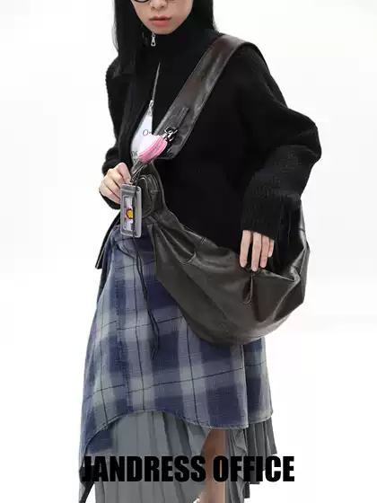 Jianzhuo / Original Tata Piere Oil Brown Coffee Wide Strap Pleated Multi-Clasp Soft Leather Horn Crossbody Dumpling Bag