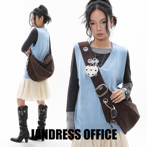 简着25AW 原创 打洞系列2.0 麂皮棕 宽肩带斜挎饺子包慵懒大容量