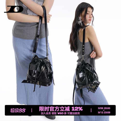 简着26SS新品原创 黑色 帕尔马斯水桶包铆钉皮带机车包斜挎双肩包