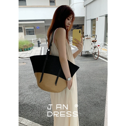 Соломенная пляжная вместительная и большая сумка на одно плечо