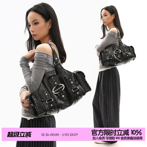 简着25AW 原创 重工款 黑色蛇皮纹铆钉腋下机车包 潮酷辣妹单肩包