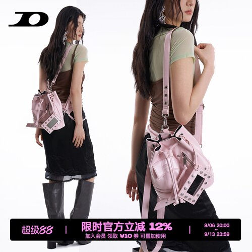 简着26SS原创 淡雪粉 帕尔马斯水桶包铆钉皮带机车包斜跨双肩包女