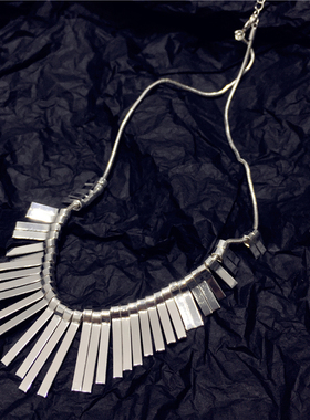 银色金属长条几何项链