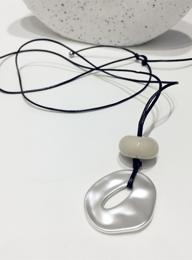 2025秋冬新款简约气质百搭不规则金属片几何可调节黑绳项链毛衣链