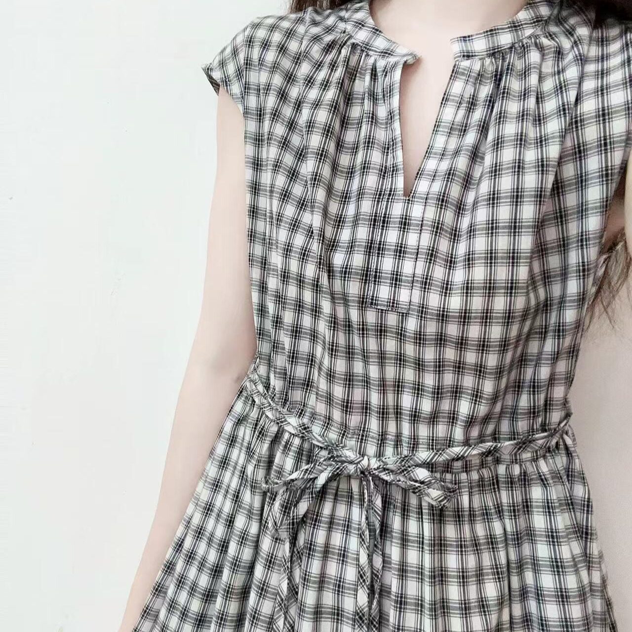 法式小众经典款黑白格子连衣裙女2026夏季时髦复古无袖衬衫中长裙