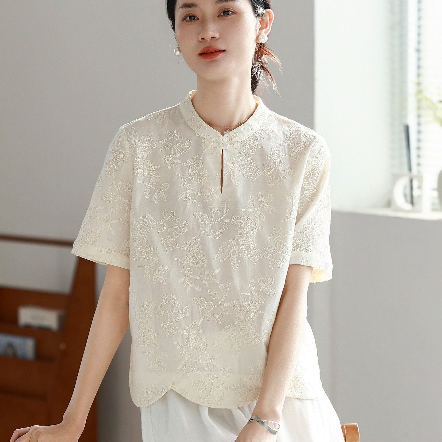 棉26春夏新中式立领刺绣短袖T恤女米杏色高级感气质衬衫上衣女装