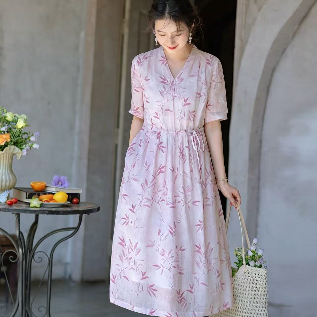 紫色V领苎麻系带印花连衣裙女短袖设计感2026夏季新款长裙子