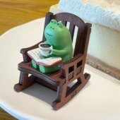 治愈摇椅青蛙桌面摆件可爱拍照小摆件办公桌车载装 饰 饰悠闲解压装