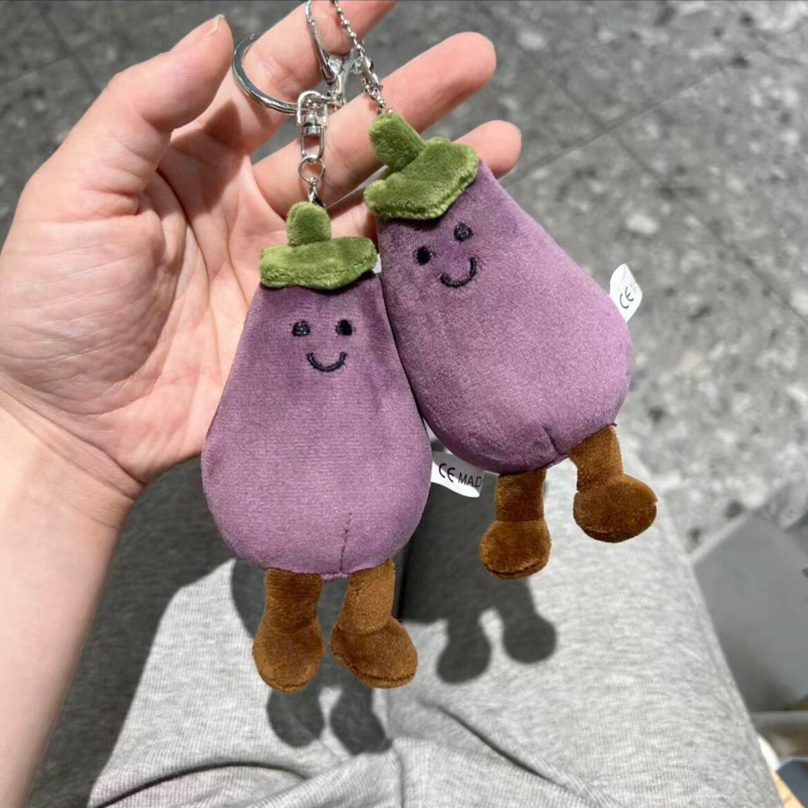 趣味长腿茄子挂件蔬菜挂件新品包包毛绒公仔包挂饰礼物钥匙圈挂件