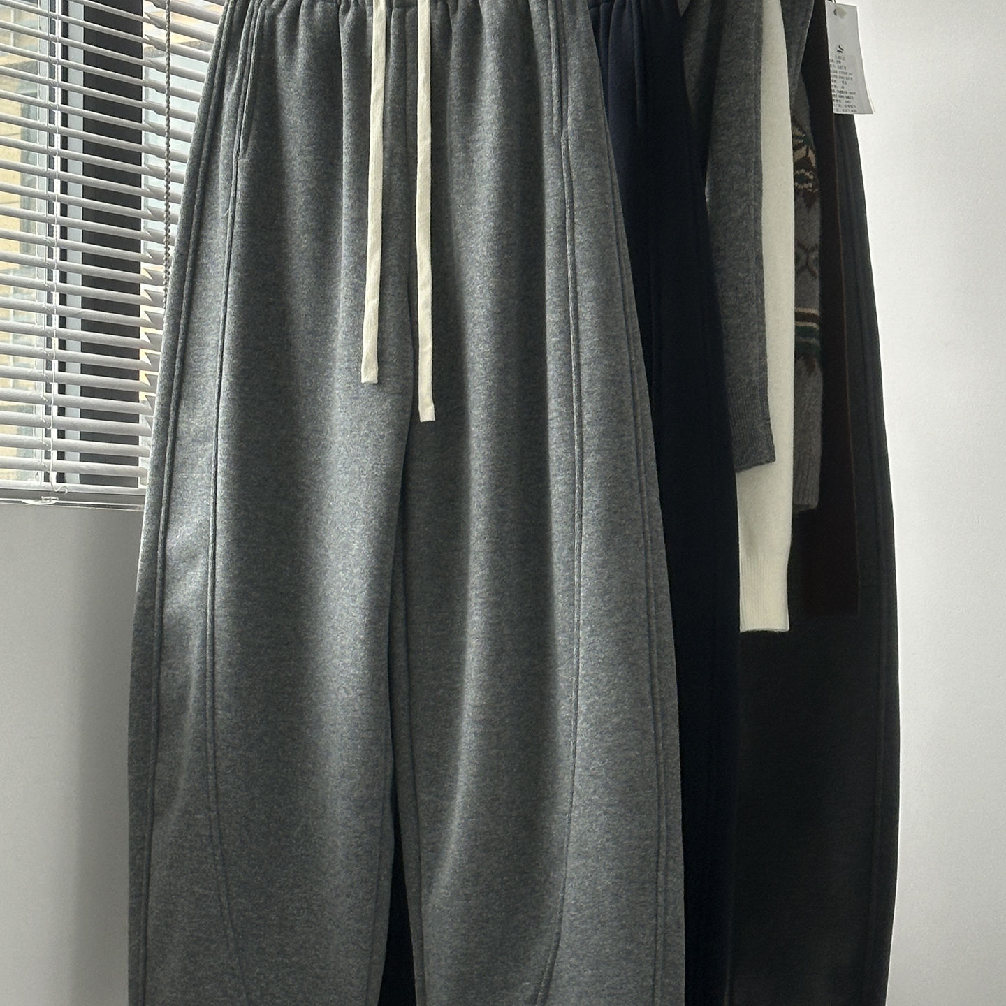 韩版抽绳加绒加厚弯刀卫裤女冬季新款宽松遮跨休闲阔腿裤毛呢卫裤