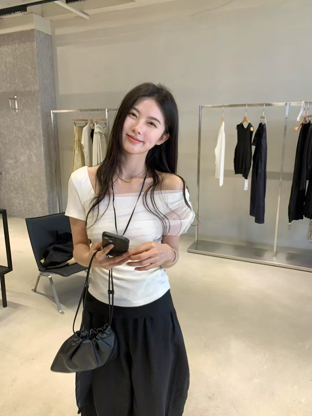 IF 现货～韩系简约温柔气质款网纱拼接斜露肩上衣百搭气质小衫