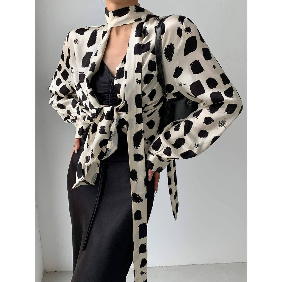 宽松气质单排扣长袖飘带衬衫