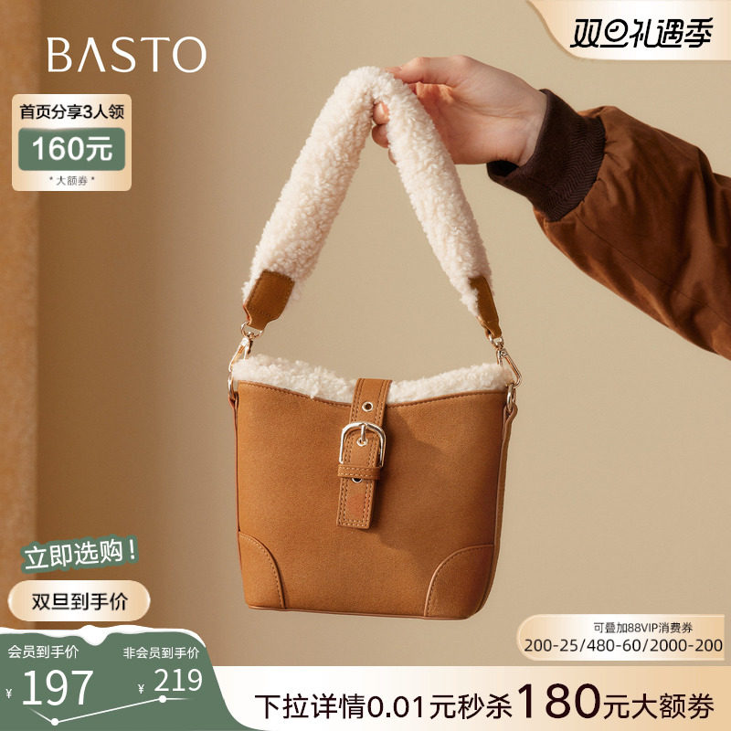 百思图25冬季商场新款加绒水桶包时尚潮流小包包通勤女包JA173DX5