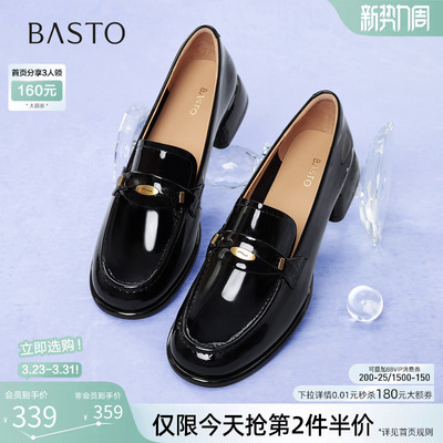 百思图春款牛皮亮面粗跟乐福鞋