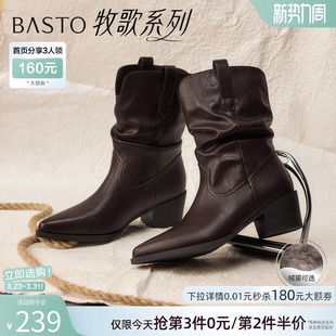 百思图冬季新款美拉德粗跟尖头加绒女棕色堆堆骑士短靴F3061DZ5