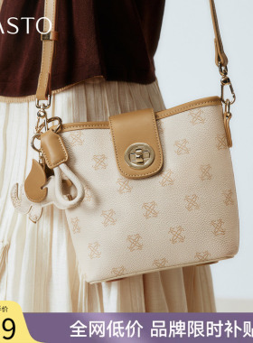 百思图春秋商场新款时尚百搭老花水桶包复古斜挎包女TY040CX5